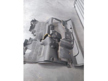 Førerhus og interiør NISSAN