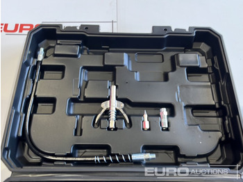 Bygningsudstyr Unused Boss 21 Volt Lithium Battery Cordless Grease Gun, 2 Batteries, Charger, Case, Shoulder Strap, Extension Pieces and Fittings: billede 4 Bygningsudstyr Unused Boss 21 Volt Lithium Battery Cordless Grease Gun, 2 Batteries, Charger, Case, Shoulder Strap, Extension Pieces and Fittings: billede 4