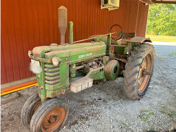 Traktor JOHN DEERE