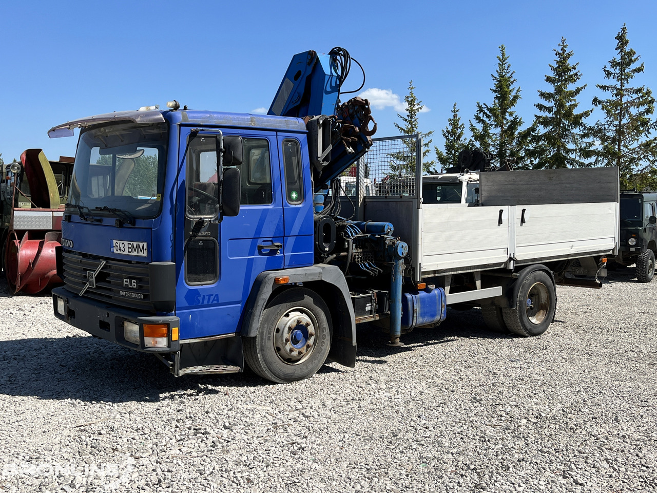 VOLVO FL611 + Palfinger PK 8200 - Lastbil med lad, Lastbil med kran: billede 1 VOLVO FL611 + Palfinger PK 8200 - Lastbil med lad, Lastbil med kran: billede 1