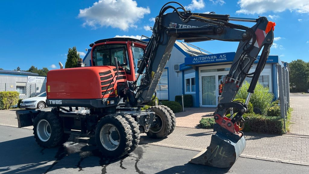 Terex TW85 Mobilbagger 8600 Kg Verstellausleger Terex TW85 Mobilbagger 8600 Kg Verstellausleger - Hjulgravemaskine: billede 1 Terex TW85 Mobilbagger 8600 Kg Verstellausleger Terex TW85 Mobilbagger 8600 Kg Verstellausleger - Hjulgravemaskine: billede 1