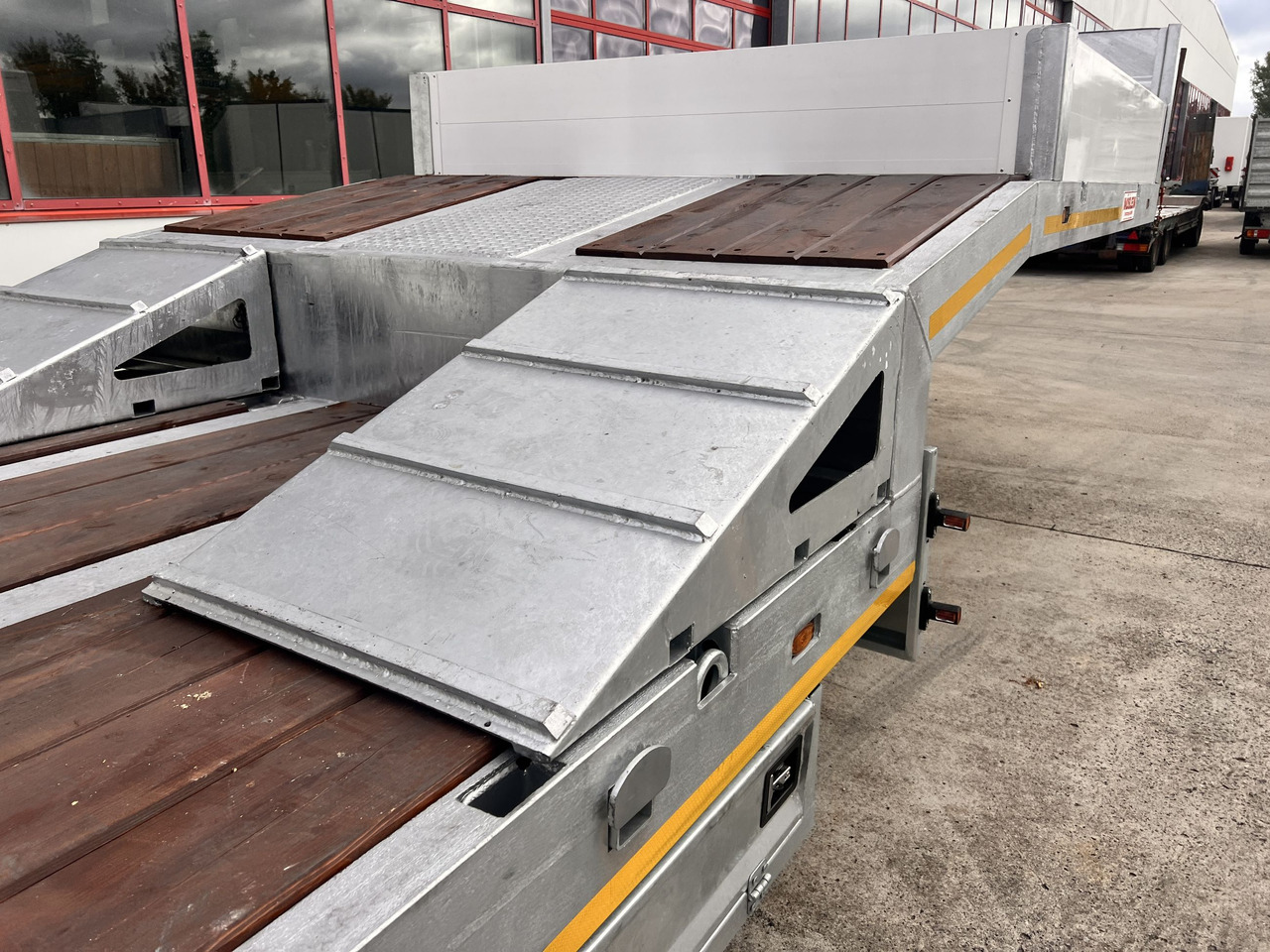 Möslein ST 3 3 Achs Satteltieflader neu - Nedbygget platform sættevogn: billede 4 Möslein ST 3 3 Achs Satteltieflader neu - Nedbygget platform sættevogn: billede 4