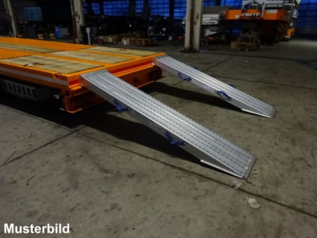Möslein ST 3 Plato 8,7 3 Achs Satteltieflader Plato 45 t GGfür Fertigteile, Baumaschinen - Nedbygget platform sættevogn: billede 2 Möslein ST 3 Plato 8,7 3 Achs Satteltieflader Plato 45 t GGfür Fertigteile, Baumaschinen - Nedbygget platform sættevogn: billede 2