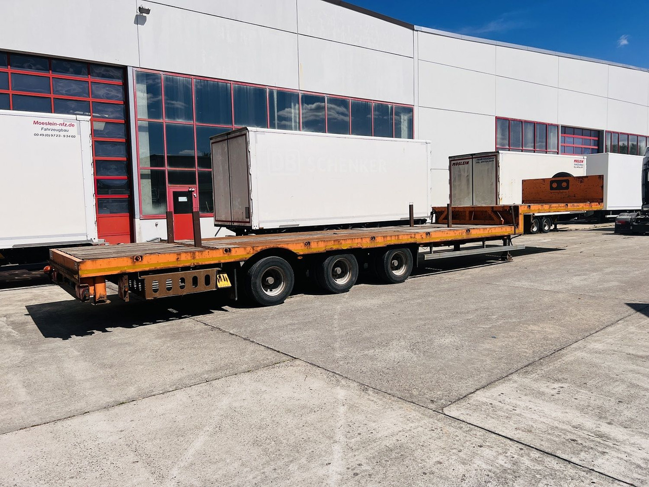 Möslein STO 3 Schwebheim 3 Achs Satteltieflader Plato 45 t GGfür Fertigteile, Baumaschinen oder Container - Nedbygget platform sættevogn: billede 2 Möslein STO 3 Schwebheim 3 Achs Satteltieflader Plato 45 t GGfür Fertigteile, Baumaschinen oder Container - Nedbygget platform sættevogn: billede 2
