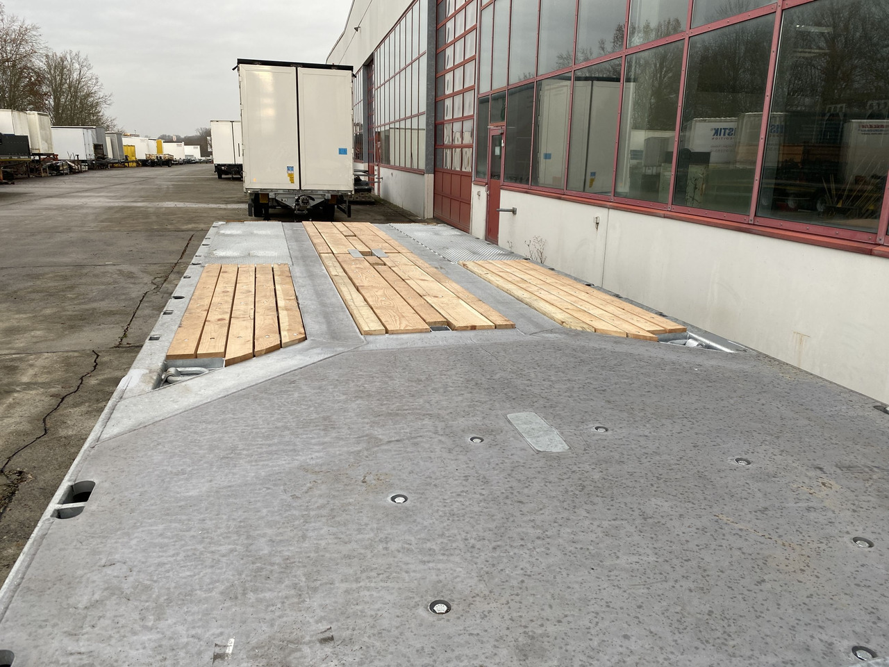 Ny Nedbygget platform påhængsvogn til transportering tungemaskiner Möslein T 3-8,20 P OR 3 Achs Tieflader gerader Ladefläche 8,10 m,Neufahrzeug: billede 6 Ny Nedbygget platform påhængsvogn til transportering tungemaskiner Möslein T 3-8,20 P OR 3 Achs Tieflader gerader Ladefläche 8,10 m,Neufahrzeug: billede 6