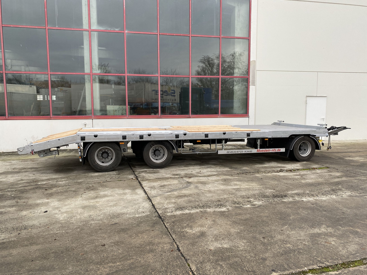 Möslein T 3-P9,2 OR 3 Achs Tieflader gerader Ladefläche 9 m, Neufahrzeug - Nedbygget platform påhængsvogn: billede 3 Möslein T 3-P9,2 OR 3 Achs Tieflader gerader Ladefläche 9 m, Neufahrzeug - Nedbygget platform påhængsvogn: billede 3