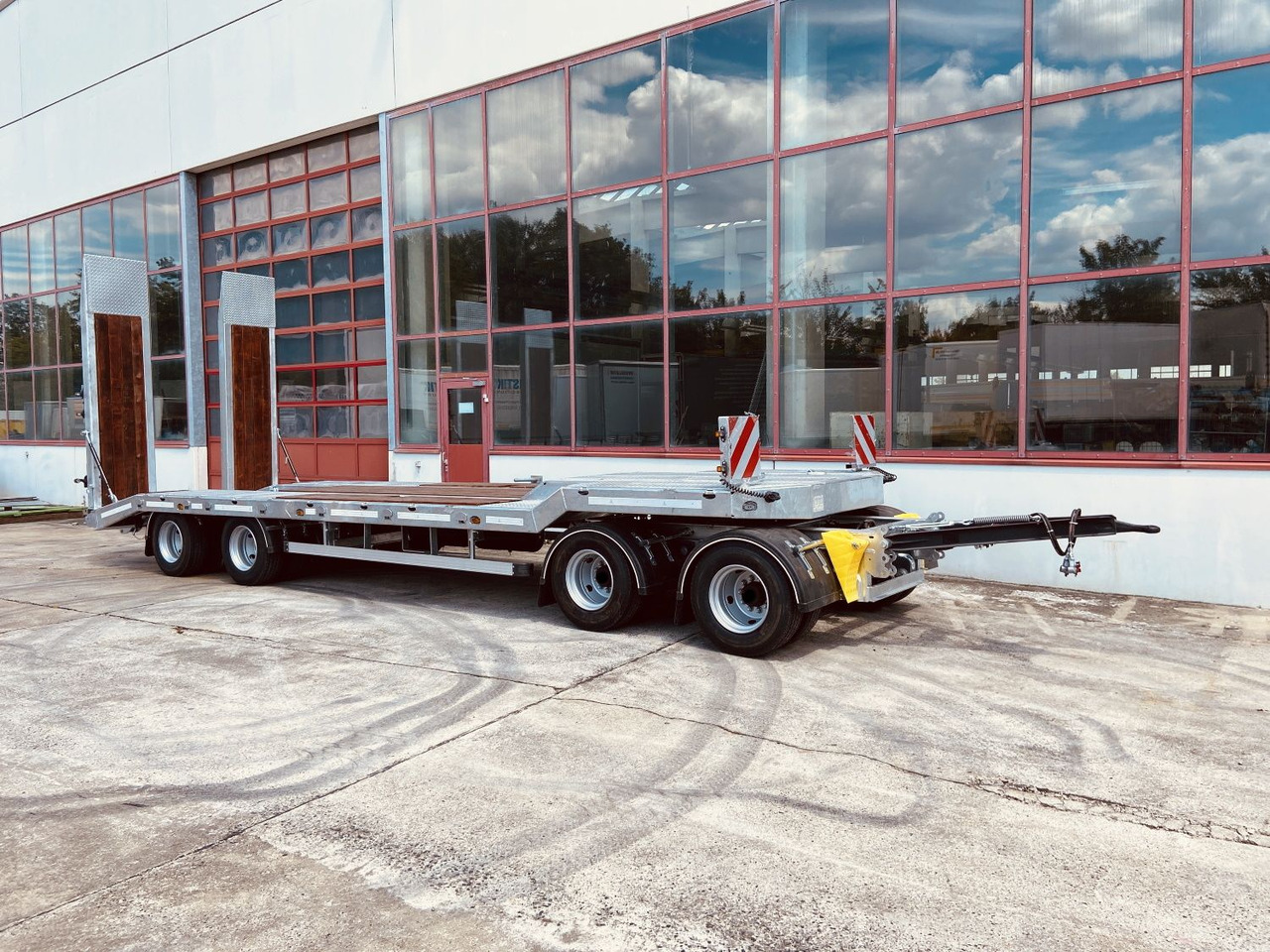 Möslein T 4 VB F 4 Achs Tieflader- Anhänger, Neufahrzeug - Nedbygget platform påhængsvogn: billede 4 Möslein T 4 VB F 4 Achs Tieflader- Anhänger, Neufahrzeug - Nedbygget platform påhængsvogn: billede 4