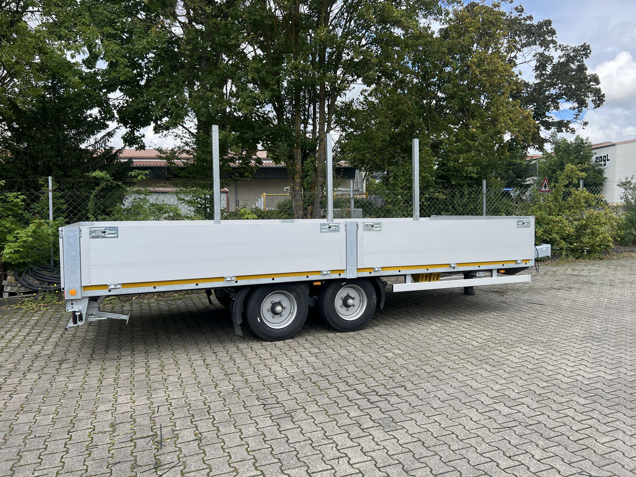 Möslein THT 11- G 6,2 Tandem Pritsche- Tieflader mit Rungentaschen - Ladtrailer: billede 4 Möslein THT 11- G 6,2 Tandem Pritsche- Tieflader mit Rungentaschen - Ladtrailer: billede 4