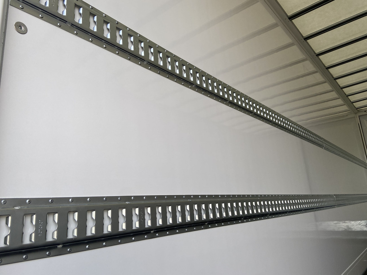 Möslein TKO 105 D 6m weiß Tandem- Koffer, Durchladbar, -- Neufahrzeug -- - Varevogn påhængsvogn: billede 4 Möslein TKO 105 D 6m weiß Tandem- Koffer, Durchladbar, -- Neufahrzeug -- - Varevogn påhængsvogn: billede 4