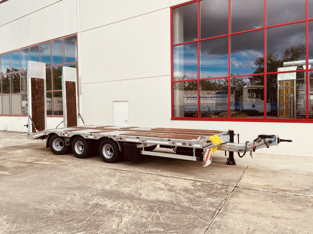 Möslein TT 31 31 t Tridem- Tieflader 3 Achs, 8 m LadeflächeNeufahrzeug - Nedbygget platform påhængsvogn: billede 4 Möslein TT 31 31 t Tridem- Tieflader 3 Achs, 8 m LadeflächeNeufahrzeug - Nedbygget platform påhængsvogn: billede 4