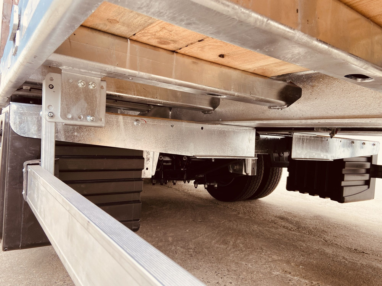 Möslein TT 34 Zugrohr Gerade 34 t GG Tridem- Tieflader 3 Achs, gelenktNeufahrzeug - Nedbygget platform påhængsvogn: billede 3 Möslein TT 34 Zugrohr Gerade 34 t GG Tridem- Tieflader 3 Achs, gelenktNeufahrzeug - Nedbygget platform påhængsvogn: billede 3