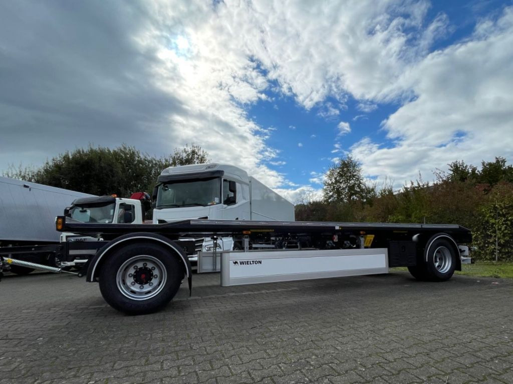 Wielton 2-Achs Außenroller-Abrollanhänger Wielton 2-Achs Außenroller-Abrollanhänger - Kroghejsvogn/ Skip loader anhænger: billede 2 Wielton 2-Achs Außenroller-Abrollanhänger Wielton 2-Achs Außenroller-Abrollanhänger - Kroghejsvogn/ Skip loader anhænger: billede 2