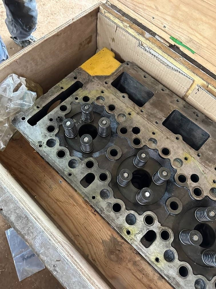 CAT 7N9532 7N-9532 cylinder head - Motor for Entreprenørmaskin: billede 4 CAT 7N9532 7N-9532 cylinder head - Motor for Entreprenørmaskin: billede 4