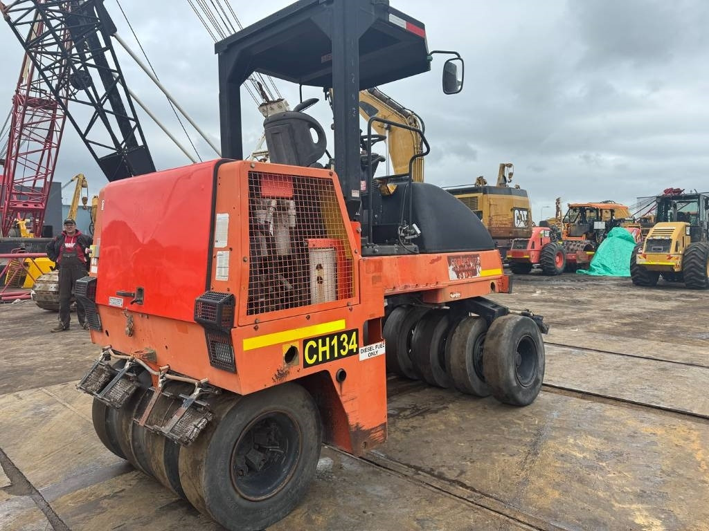 Dynapac CP 142 - Gummihjulstromle: billede 4 Dynapac CP 142 - Gummihjulstromle: billede 4