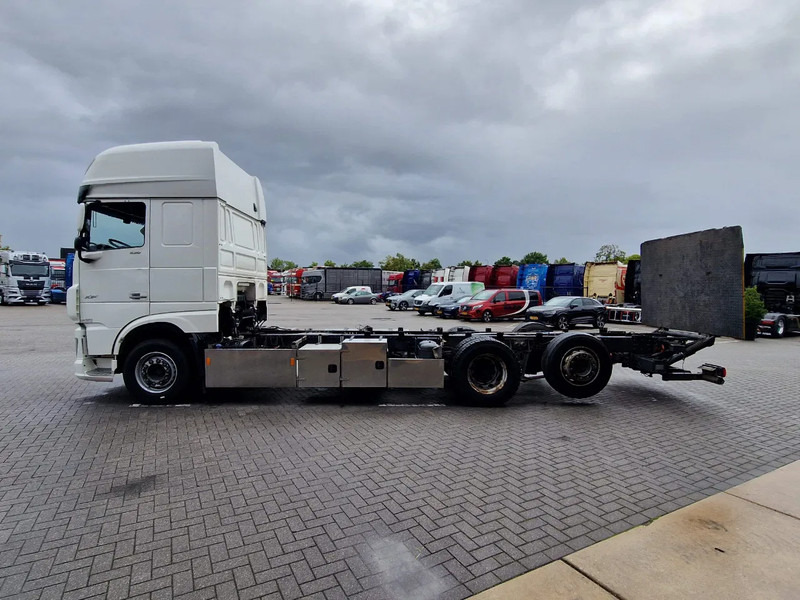 DAF XF 530 SuperSpaceCab 6x2*4 - Chassis 740 cm - Loadlift - Steering axle - Leather - - Lastbil chassis: billede 4 DAF XF 530 SuperSpaceCab 6x2*4 - Chassis 740 cm - Loadlift - Steering axle - Leather - - Lastbil chassis: billede 4