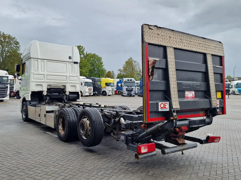 DAF XF 530 SuperSpaceCab 6x2*4 - Chassis 740 cm - Loadlift - Steering axle - Leather - - Lastbil chassis: billede 5 DAF XF 530 SuperSpaceCab 6x2*4 - Chassis 740 cm - Loadlift - Steering axle - Leather - - Lastbil chassis: billede 5