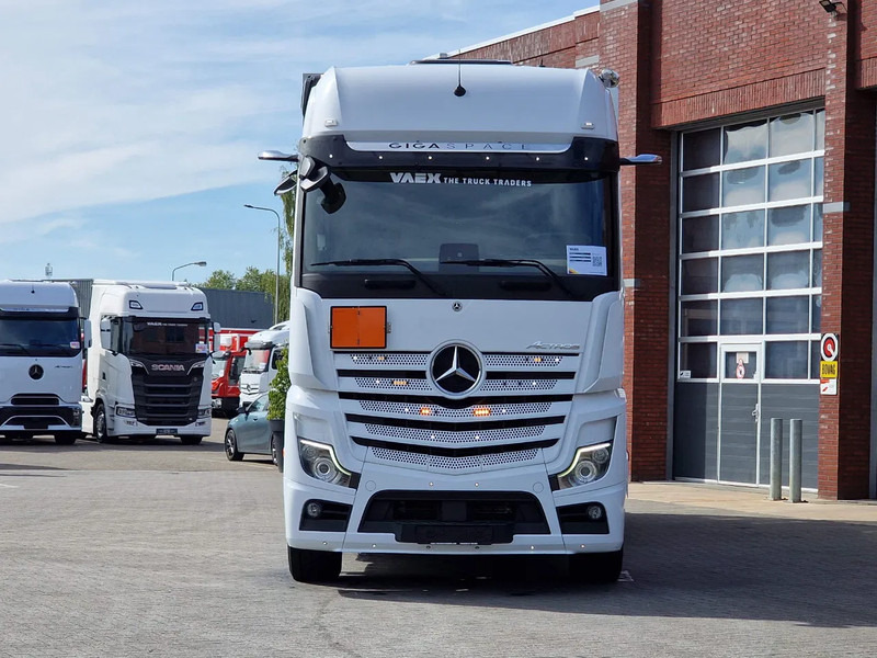 Mercedes-Benz Actros 2545 6x2*4 - Box with sidedoors - Loadlift - Steering axle - Full air - Camera - Lastbil varevogn: billede 2 Mercedes-Benz Actros 2545 6x2*4 - Box with sidedoors - Loadlift - Steering axle - Full air - Camera - Lastbil varevogn: billede 2