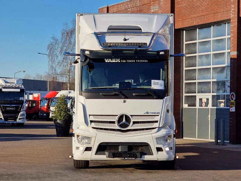 Mercedes-Benz Actros 2546 6x2 Streamspace - Box with sidedoors - Loadlift - Full air - 5.50 WB - Lastbil varevogn: billede 2 Mercedes-Benz Actros 2546 6x2 Streamspace - Box with sidedoors - Loadlift - Full air - 5.50 WB - Lastbil varevogn: billede 2