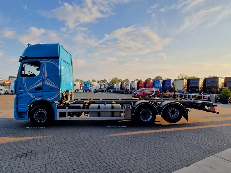 Mercedes-Benz Actros 2553 6x2 - BDF - Retarder - 4.90 WB - Loadlift - Full air - Containerbil/ Veksellad lastbil: billede 4 Mercedes-Benz Actros 2553 6x2 - BDF - Retarder - 4.90 WB - Loadlift - Full air - Containerbil/ Veksellad lastbil: billede 4