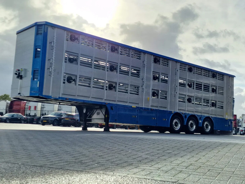 Pezzaioli New 3 stock livestock trailer 95.4M2 - Water & Ventilation - Lifting floors - Lifting roof - Lift axle - Veetransport sættevogn: billede 4 Pezzaioli New 3 stock livestock trailer 95.4M2 - Water & Ventilation - Lifting floors - Lifting roof - Lift axle - Veetransport sættevogn: billede 4