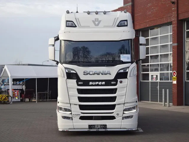 Scania 590S V8 NGS Highline 4x2 - New - Retarder - Leather - Alloy wheels Led - Navi - NEW! - Trækker: billede 2 Scania 590S V8 NGS Highline 4x2 - New - Retarder - Leather - Alloy wheels Led - Navi - NEW! - Trækker: billede 2