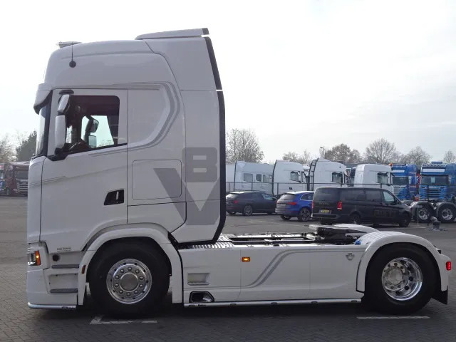 Scania 590S V8 NGS Highline 4x2 - New - Retarder - Leather - Alloy wheels Led - Navi - NEW! - Trækker: billede 4 Scania 590S V8 NGS Highline 4x2 - New - Retarder - Leather - Alloy wheels Led - Navi - NEW! - Trækker: billede 4