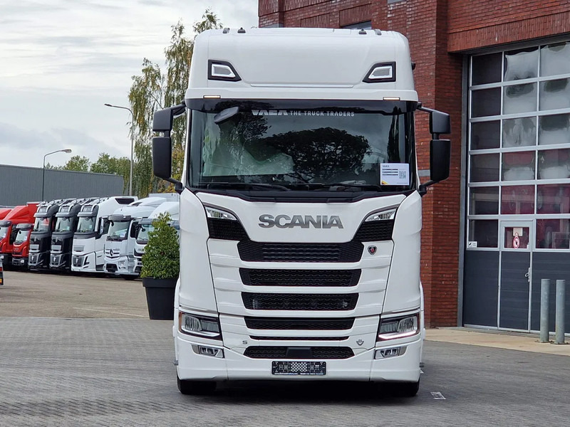 Scania 590S V8 NGS Highline 6x2/4 - New - Full spec - Retarder - Night clima - New dashboard - Leather - NEW - Trækker: billede 2 Scania 590S V8 NGS Highline 6x2/4 - New - Full spec - Retarder - Night clima - New dashboard - Leather - NEW - Trækker: billede 2