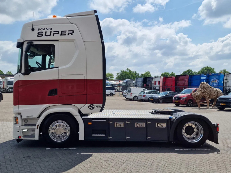 Scania S520 V8 NGS Highline 4x2 - Low deck - Retarder - Custom interior - Night clima - Full air - Led - Navi - Trækker: billede 4 Scania S520 V8 NGS Highline 4x2 - Low deck - Retarder - Custom interior - Night clima - Full air - Led - Navi - Trækker: billede 4