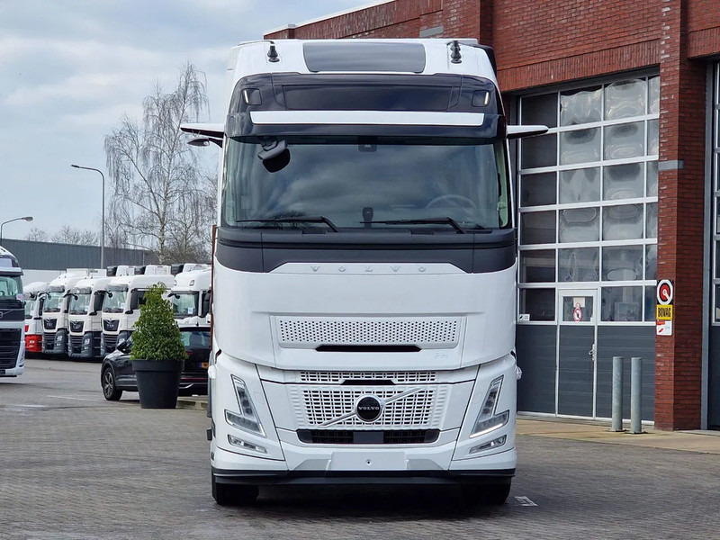 Volvo FH 13.500 Aero Globetrotter XL 4x2 - I Save - I parkcool - 2x tank - Mirror cams - Trækker: billede 2 Volvo FH 13.500 Aero Globetrotter XL 4x2 - I Save - I parkcool - 2x tank - Mirror cams - Trækker: billede 2