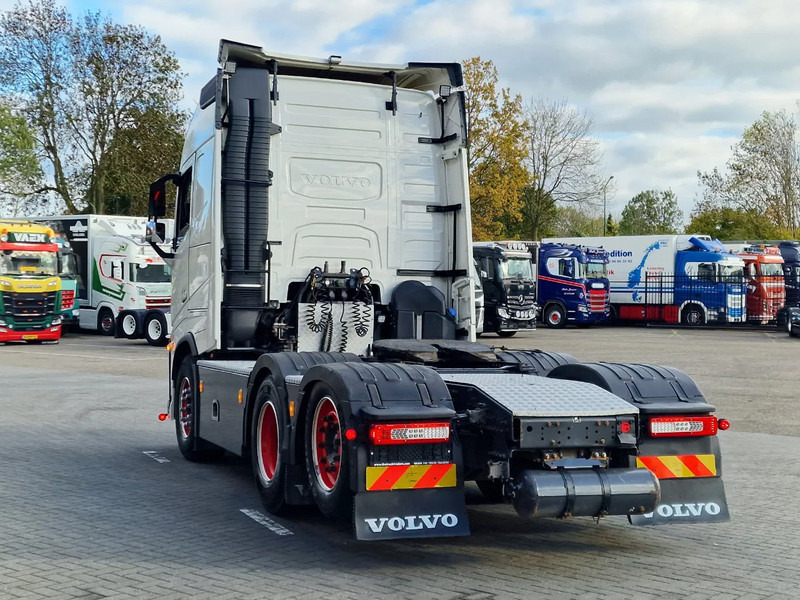 Leje en Volvo FH 13.500 Globetrotter 6x2 - I Save - 3.00 WB - PTO/Hydraulic - Full air - Custom interior Volvo FH 13.500 Globetrotter 6x2 - I Save - 3.00 WB - PTO/Hydraulic - Full air - Custom interior: billede 6 Leje en Volvo FH 13.500 Globetrotter 6x2 - I Save - 3.00 WB - PTO/Hydraulic - Full air - Custom interior Volvo FH 13.500 Globetrotter 6x2 - I Save - 3.00 WB - PTO/Hydraulic - Full air - Custom interior: billede 6