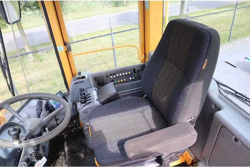 Leje en Volvo L70E | BUCKET | QUICK COUPLER | EXTRA FUNCT | AIRCO Volvo L70E | BUCKET | QUICK COUPLER | EXTRA FUNCT | AIRCO: billede 16 Leje en Volvo L70E | BUCKET | QUICK COUPLER | EXTRA FUNCT | AIRCO Volvo L70E | BUCKET | QUICK COUPLER | EXTRA FUNCT | AIRCO: billede 16