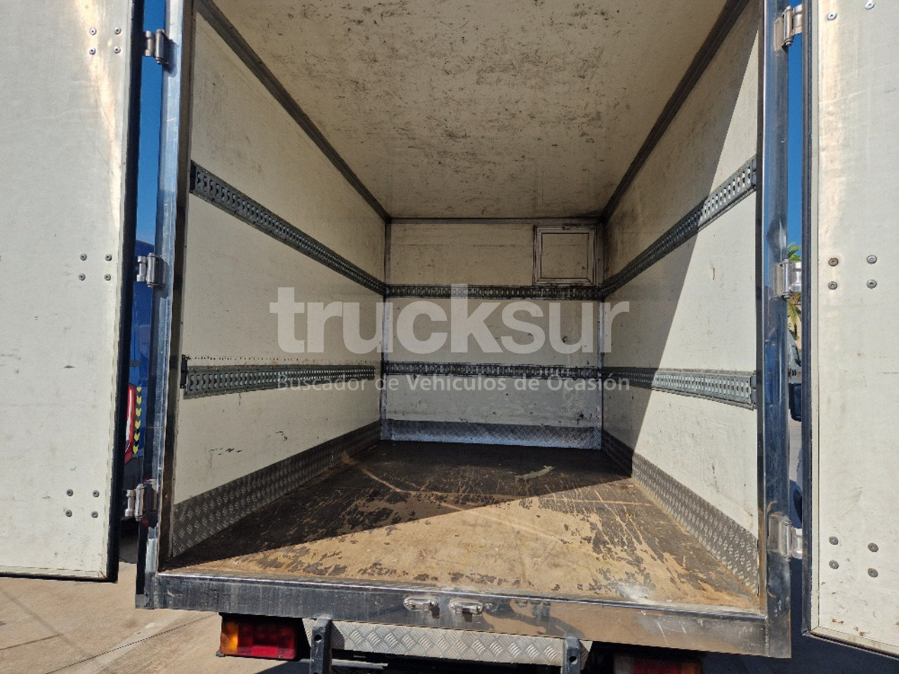 Varebil med kasse IVECO DAILY 35C14: billede 6
