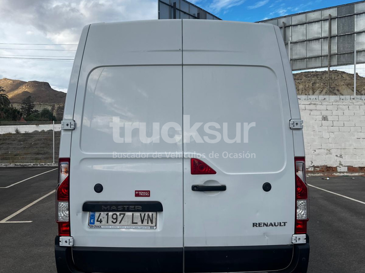 Varebil med kasse RENAULT MASTER L3H2 135.35: billede 6