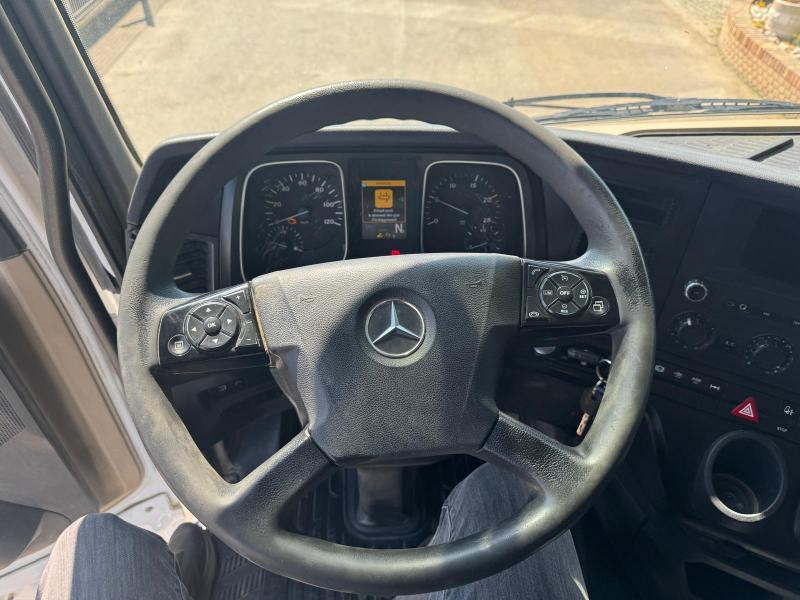 Interior photo 1: Trækker Mercedes Actros 1845