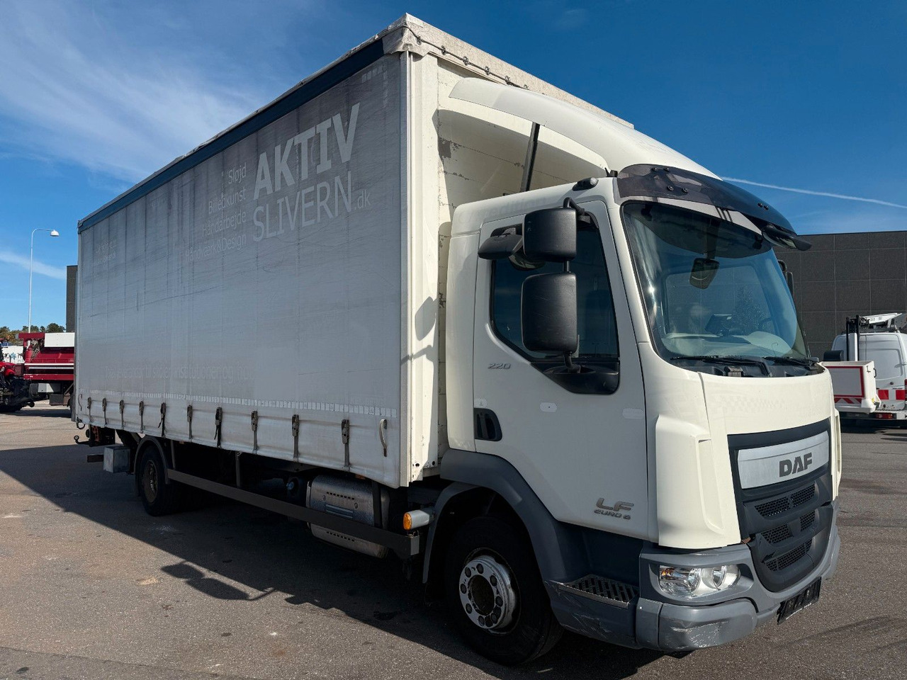 DAF LF 45 /220 4x2 Curtainsider and Taillift Euro 6 - Lastbil med presenning: billede 2 DAF LF 45 /220 4x2 Curtainsider and Taillift Euro 6 - Lastbil med presenning: billede 2