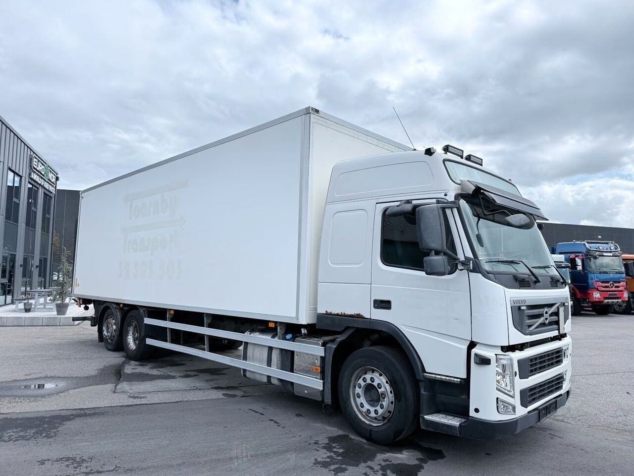 Volvo FM 330 6x2*4 Side opening 8.7 m - Lastbil varevogn: billede 2 Volvo FM 330 6x2*4 Side opening 8.7 m - Lastbil varevogn: billede 2