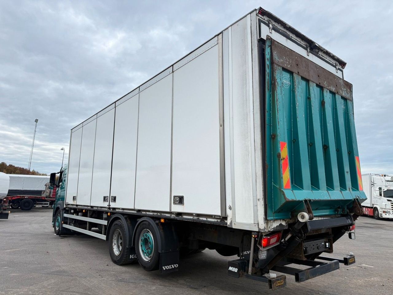 Volvo FM330 6x2*4 Carrier Supra 1050 Nordic - Kølevogn lastbil: billede 4 Volvo FM330 6x2*4 Carrier Supra 1050 Nordic - Kølevogn lastbil: billede 4