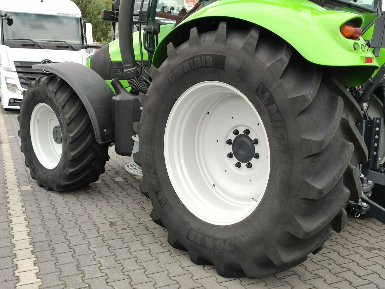 Leje en Deutz Fahr Agrotron M620 4x4 Przedni Tuz Wałek W.O.M Wyjścia do Przyczepy Deutz Fahr Agrotron M620 4x4 Przedni Tuz Wałek W.O.M Wyjścia do Przyczepy: billede 10 Leje en Deutz Fahr Agrotron M620 4x4 Przedni Tuz Wałek W.O.M Wyjścia do Przyczepy Deutz Fahr Agrotron M620 4x4 Przedni Tuz Wałek W.O.M Wyjścia do Przyczepy: billede 10