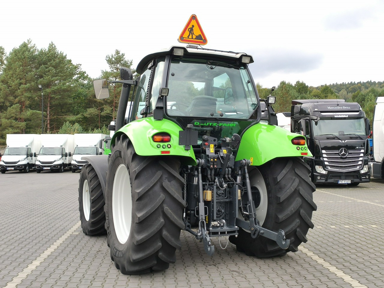 Leje en Deutz Fahr Agrotron M620 4x4 Przedni Tuz Wałek W.O.M Wyjścia do Przyczepy Deutz Fahr Agrotron M620 4x4 Przedni Tuz Wałek W.O.M Wyjścia do Przyczepy: billede 14 Leje en Deutz Fahr Agrotron M620 4x4 Przedni Tuz Wałek W.O.M Wyjścia do Przyczepy Deutz Fahr Agrotron M620 4x4 Przedni Tuz Wałek W.O.M Wyjścia do Przyczepy: billede 14