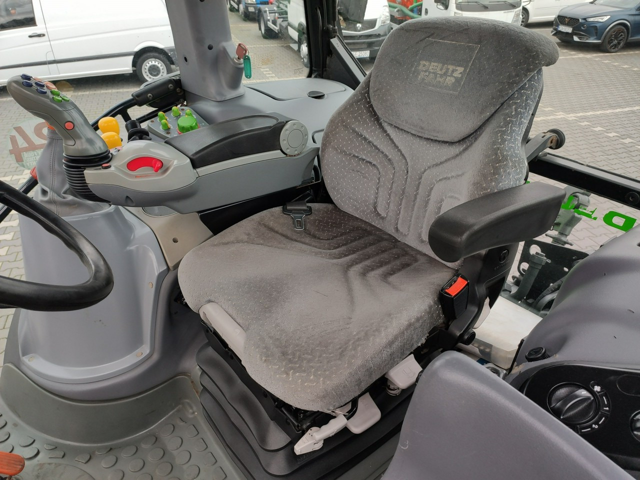 Leje en Deutz Fahr Agrotron M620 4x4 Przedni Tuz Wałek W.O.M Wyjścia do Przyczepy Deutz Fahr Agrotron M620 4x4 Przedni Tuz Wałek W.O.M Wyjścia do Przyczepy: billede 19 Leje en Deutz Fahr Agrotron M620 4x4 Przedni Tuz Wałek W.O.M Wyjścia do Przyczepy Deutz Fahr Agrotron M620 4x4 Przedni Tuz Wałek W.O.M Wyjścia do Przyczepy: billede 19