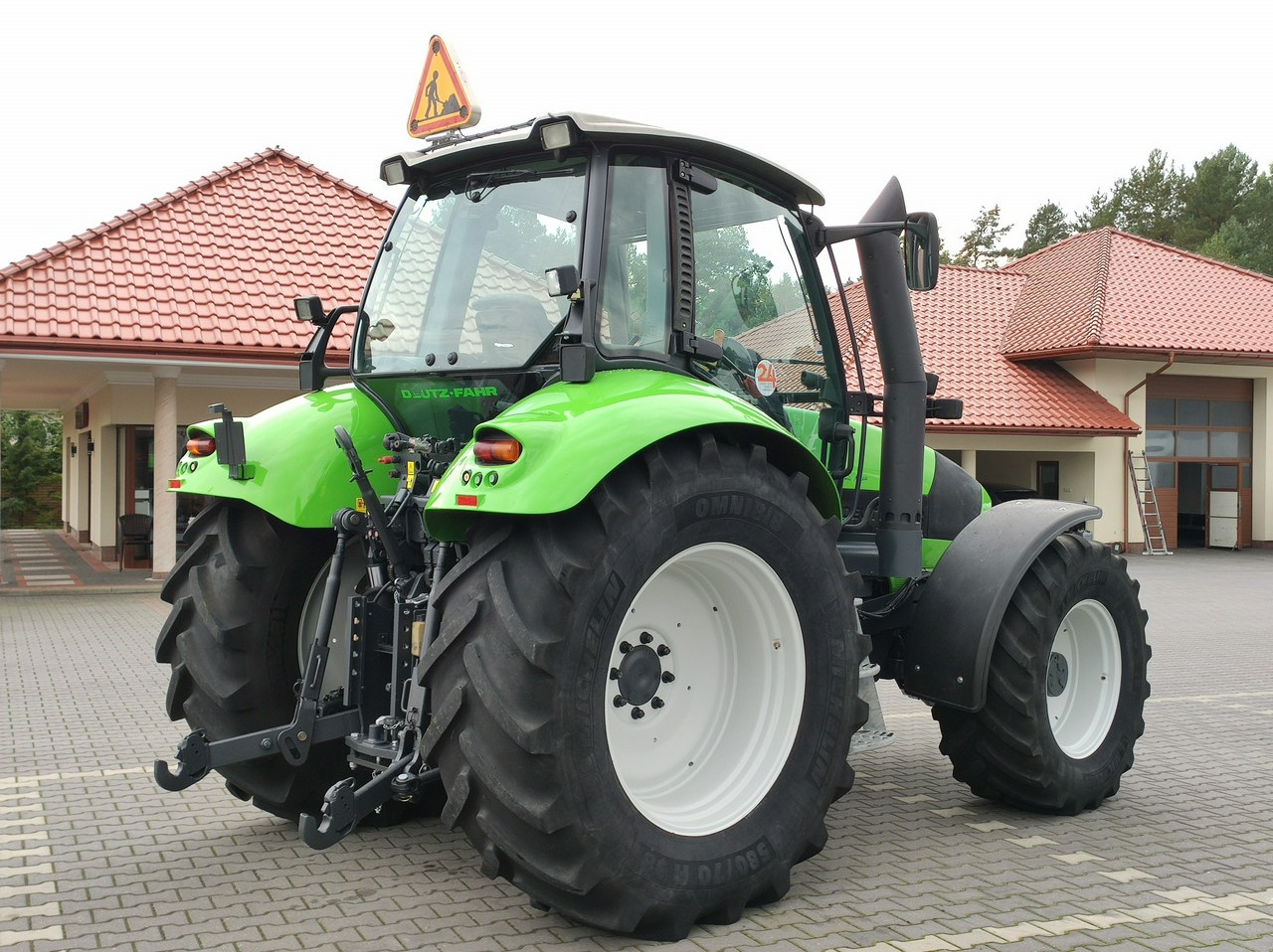 Leje en Deutz Fahr Agrotron M620 4x4 Przedni Tuz Wałek W.O.M Wyjścia do Przyczepy Deutz Fahr Agrotron M620 4x4 Przedni Tuz Wałek W.O.M Wyjścia do Przyczepy: billede 13 Leje en Deutz Fahr Agrotron M620 4x4 Przedni Tuz Wałek W.O.M Wyjścia do Przyczepy Deutz Fahr Agrotron M620 4x4 Przedni Tuz Wałek W.O.M Wyjścia do Przyczepy: billede 13