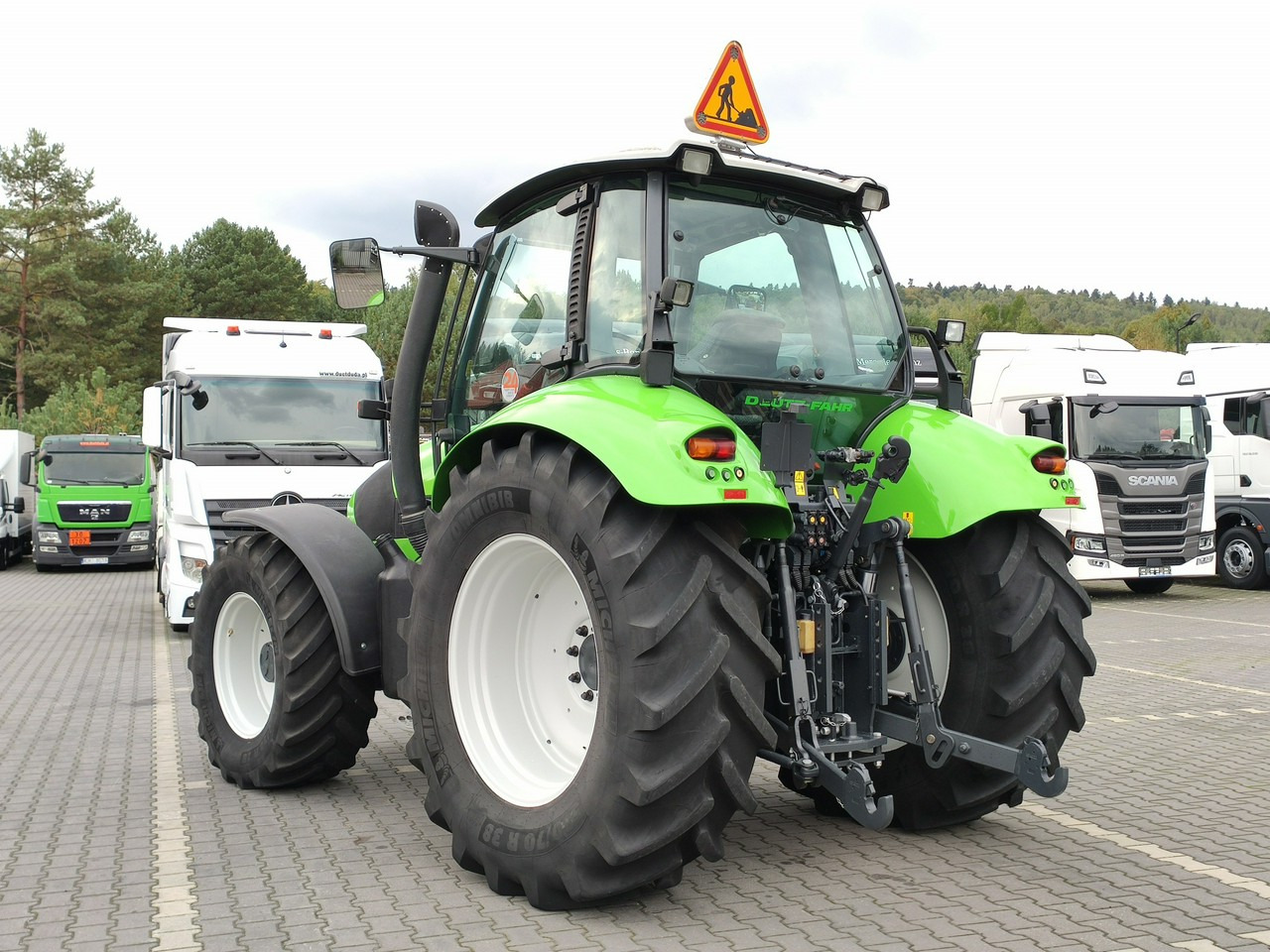 Leje en Deutz Fahr Agrotron M620 4x4 Przedni Tuz Wałek W.O.M Wyjścia do Przyczepy Deutz Fahr Agrotron M620 4x4 Przedni Tuz Wałek W.O.M Wyjścia do Przyczepy: billede 12 Leje en Deutz Fahr Agrotron M620 4x4 Przedni Tuz Wałek W.O.M Wyjścia do Przyczepy Deutz Fahr Agrotron M620 4x4 Przedni Tuz Wałek W.O.M Wyjścia do Przyczepy: billede 12