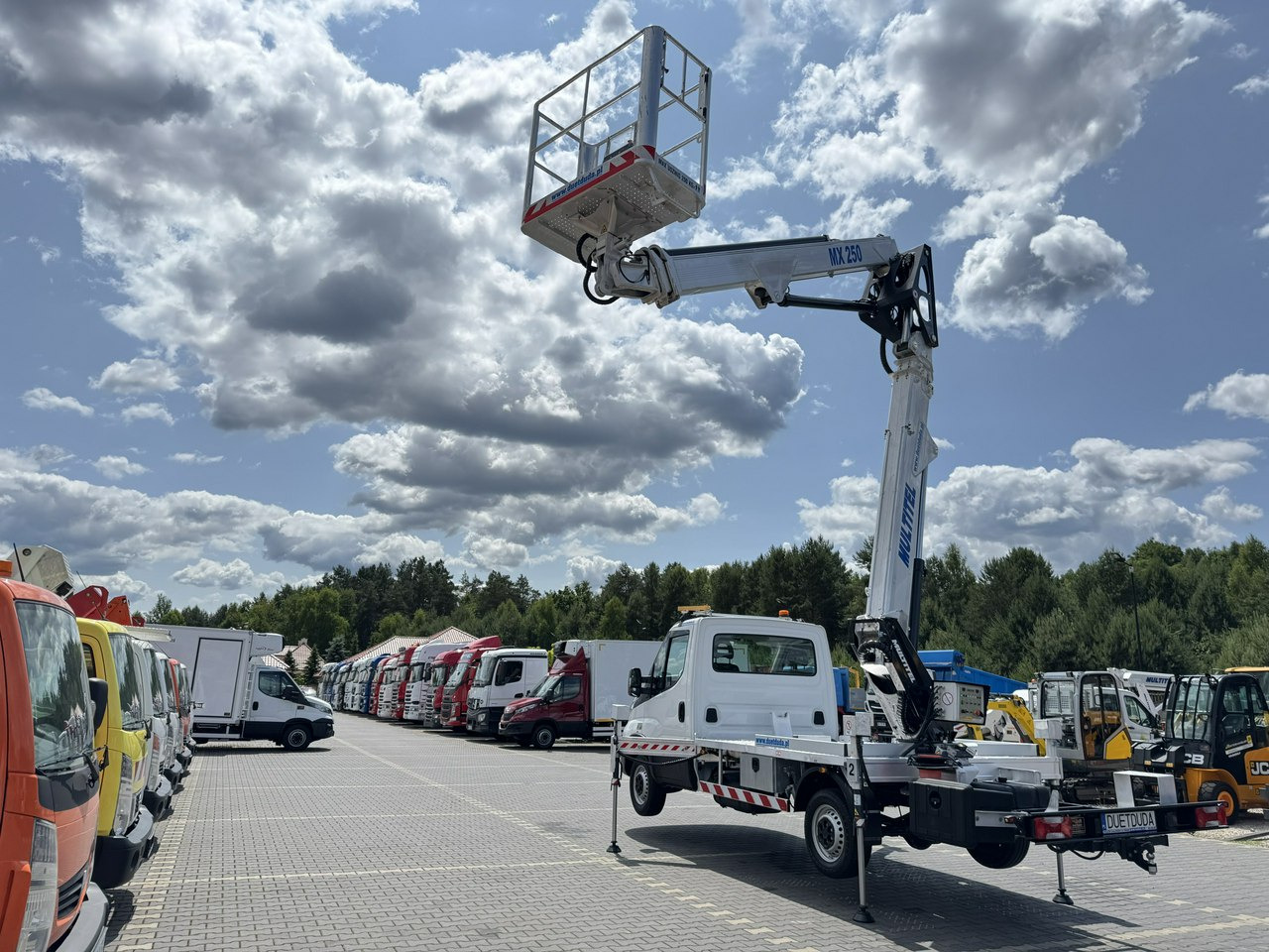 Iveco Daily 35S14 - Lastbil med mandskabslift: billede 4 Iveco Daily 35S14 - Lastbil med mandskabslift: billede 4