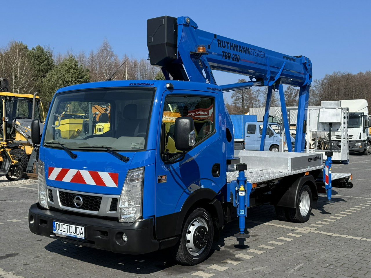 Nissan Cabstar - Lastbil med mandskabslift: billede 5 Nissan Cabstar - Lastbil med mandskabslift: billede 5