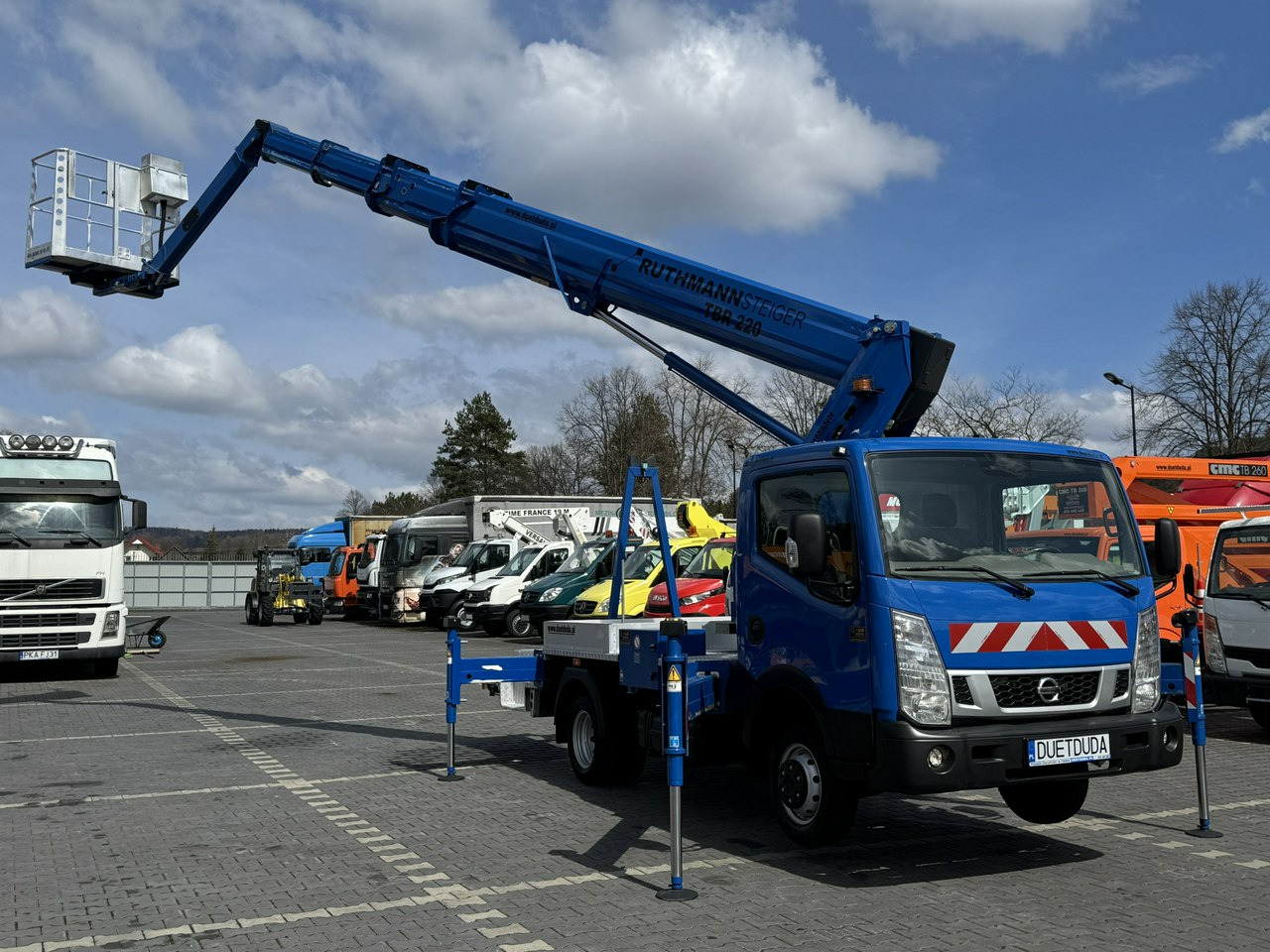 Nissan Cabstar - Lastbil med mandskabslift: billede 4 Nissan Cabstar - Lastbil med mandskabslift: billede 4