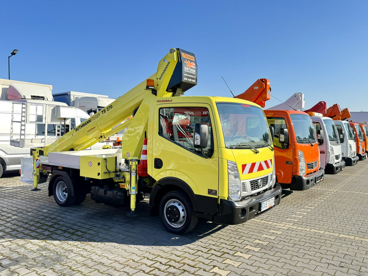 Nissan Cabstar - Lastbil med mandskabslift: billede 3 Nissan Cabstar - Lastbil med mandskabslift: billede 3