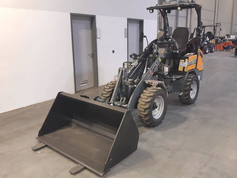 Giant G 2200 E X-Tra Elektro / electric - Skridstyret minilæsser: billede 3 Giant G 2200 E X-Tra Elektro / electric - Skridstyret minilæsser: billede 3