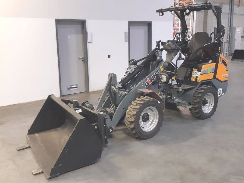 Giant G 2200 E X-Tra Elektro / electric - Skridstyret minilæsser: billede 2 Giant G 2200 E X-Tra Elektro / electric - Skridstyret minilæsser: billede 2