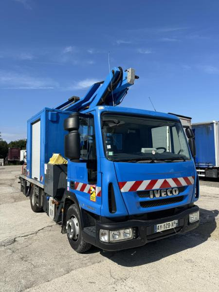 Iveco Eurocargo 100E18 - Lastbil med mandskabslift: billede 1 Iveco Eurocargo 100E18 - Lastbil med mandskabslift: billede 1