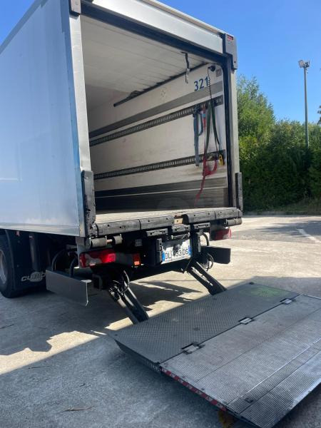 Scania 320 - Kølevogn lastbil: billede 4 Scania 320 - Kølevogn lastbil: billede 4